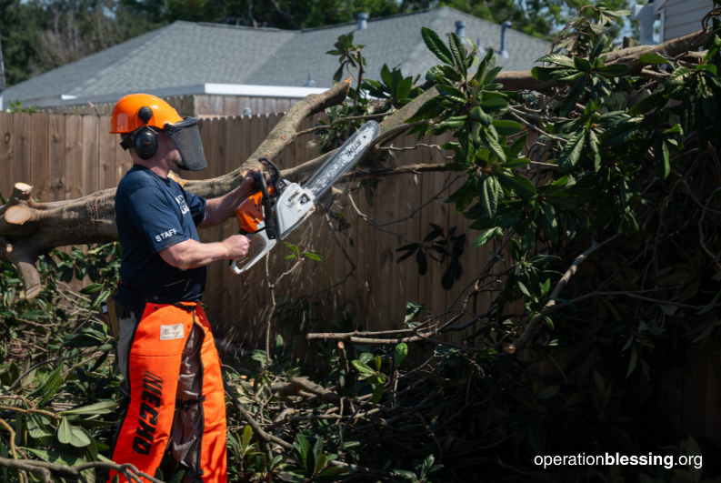 volunteers-helping-after-the-storm